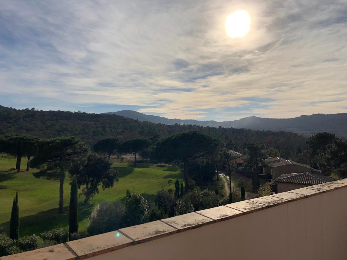 Charmantes Haus Im Golf Club Saint Tropez Dış mekan fotoğraf